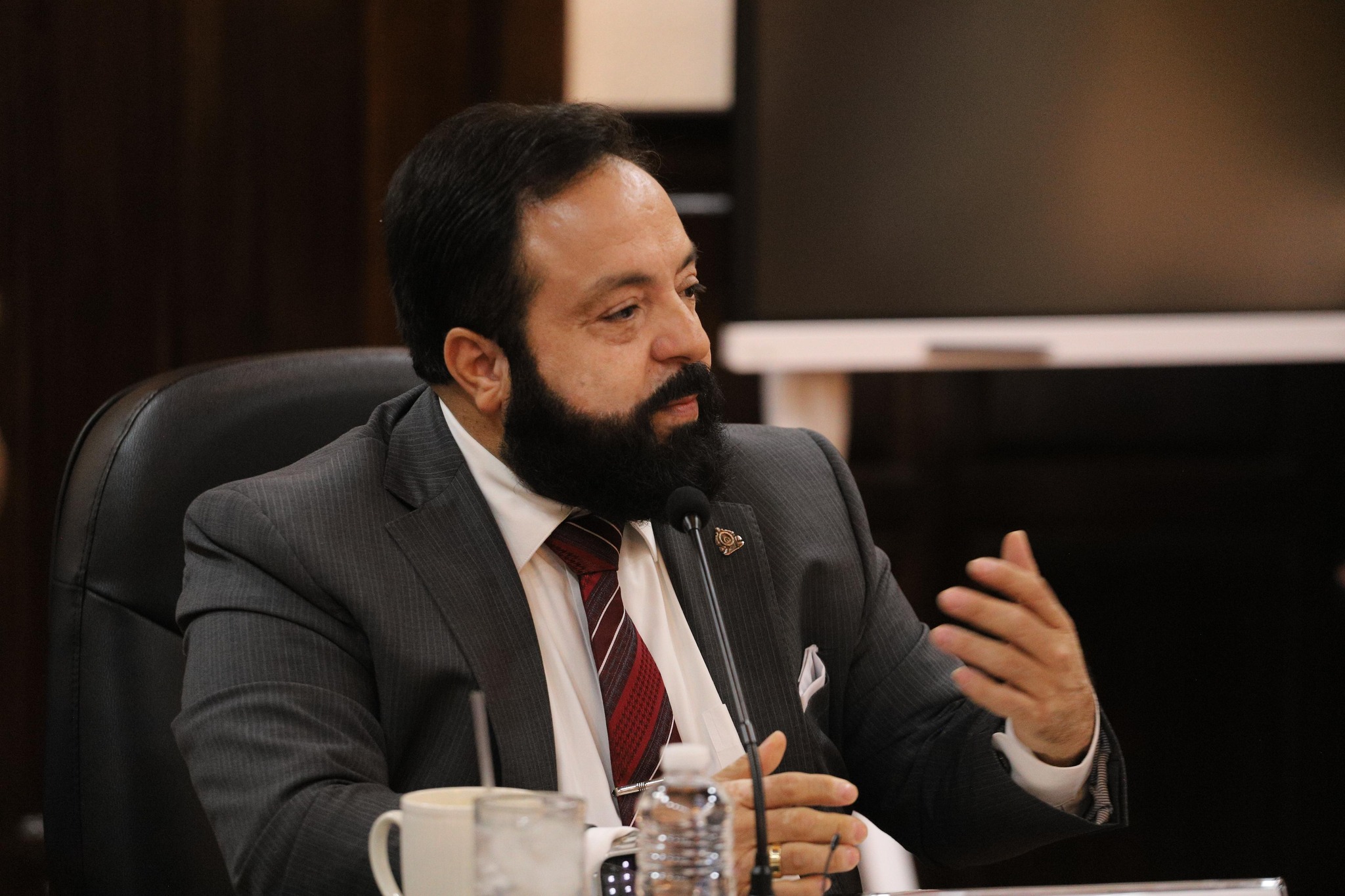 Alegan intervención de Luis Redondo en la aprobación de banco asociado a su familia Alegan intervención de Luis Redondo en la aprobación de banco asociado a su familia