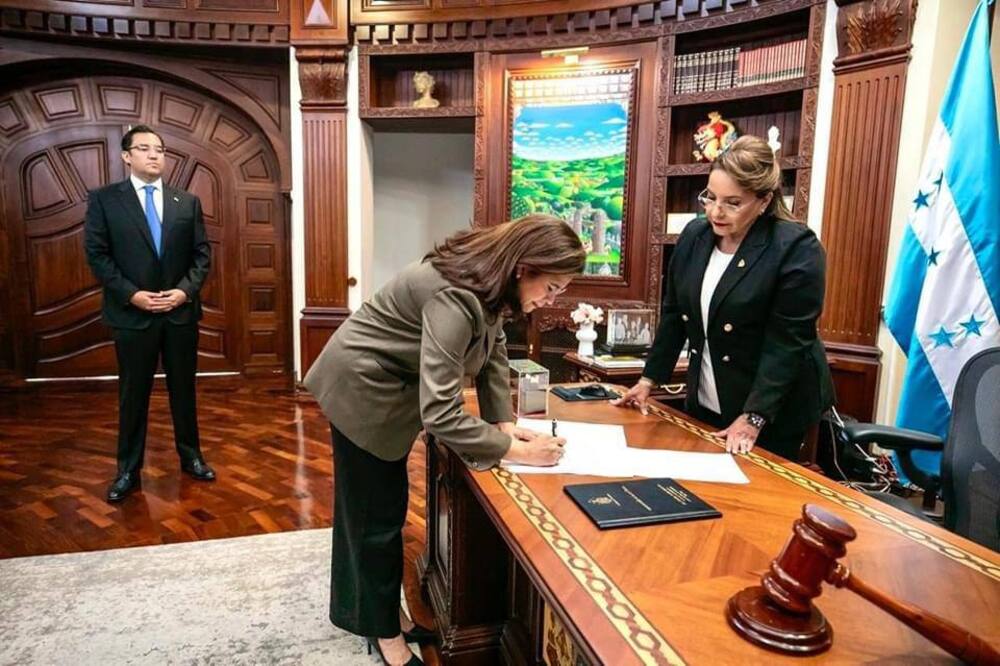 Elecciones hondureñas: LIBRE enfrenta acusaciones de fraude por Rixi Moncada Elecciones hondureñas: LIBRE enfrenta acusaciones de fraude por Rixi Moncada