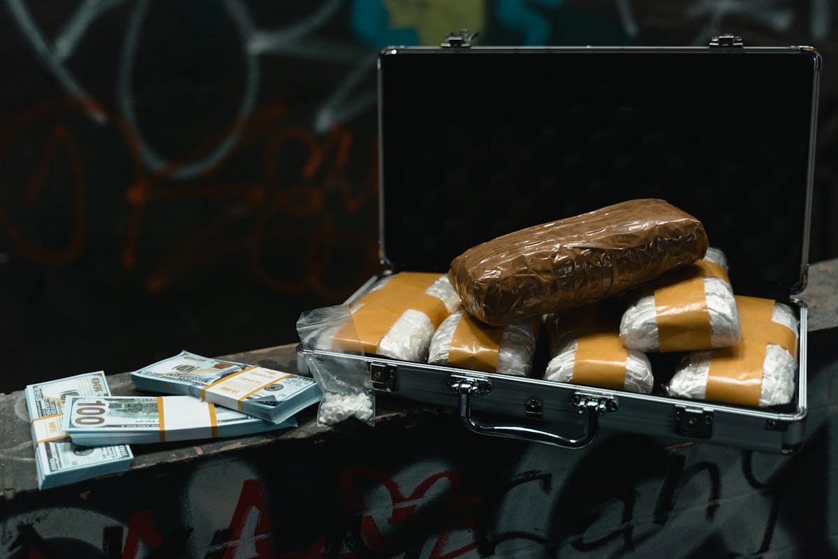 Consecuencias del narcotráfico en la economía de algunos países Consecuencias del narcotráfico en la economía de algunos países